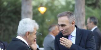 VLEN: ÇFARË LIDHJE KA GRUBI ME PARALAJMËRIMET E AHMETIT PËR TËRHEQJE NGA POLITIKA?