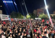 Dita e katërt e protestës, sheshi plot qytetarë kundër vendimit të Hagës
