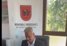 Merr fund pritja për banorët e Siniçanit, Feti Abazi, nënshkruan kontratën për kaptimin e ujit: “Vazhdojmë edhe në fshatrat e tjera”