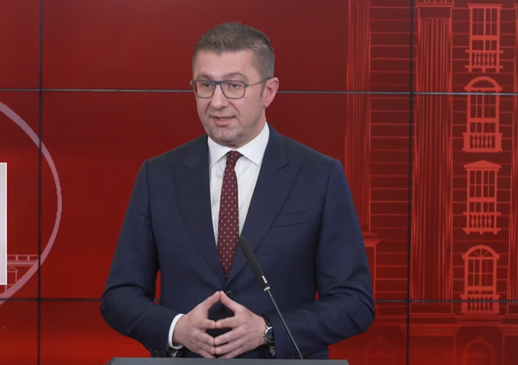 Mickoski studentëve  Udhëtoni  mësoni  por kthehuni në Maqedoni