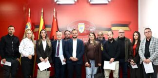 Albi Qamili nënshkruan kontratat me OJQ-të përfituese nga thirrja publike e Komunës së Tetovës