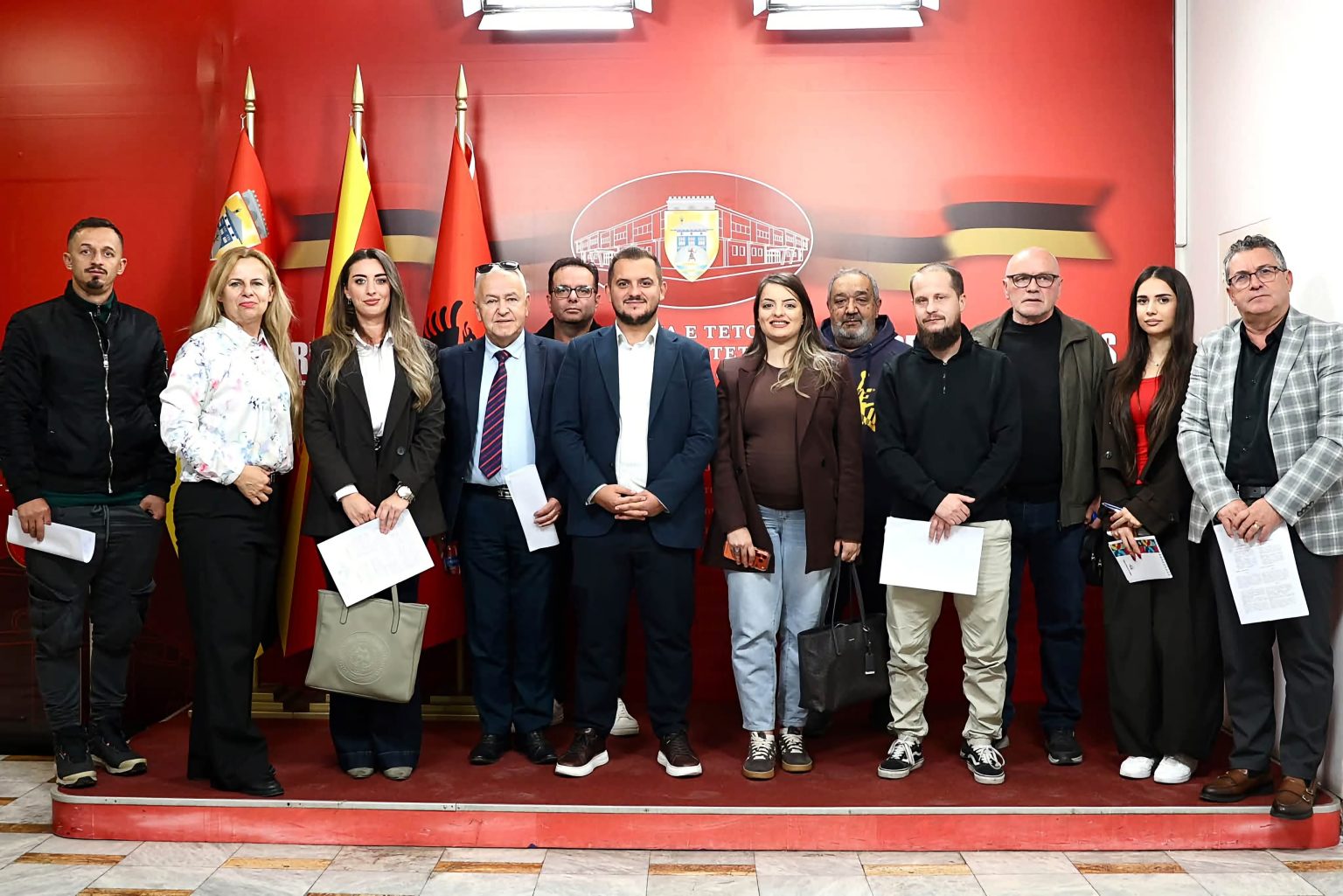 Albi Qamili nënshkruan kontratat me OJQ të përfituese nga thirrja publike e Komunës së Tetovës