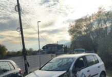 Aksident i rëndë trafiku në hyrje të Nerashtit, përplasen dy vetura